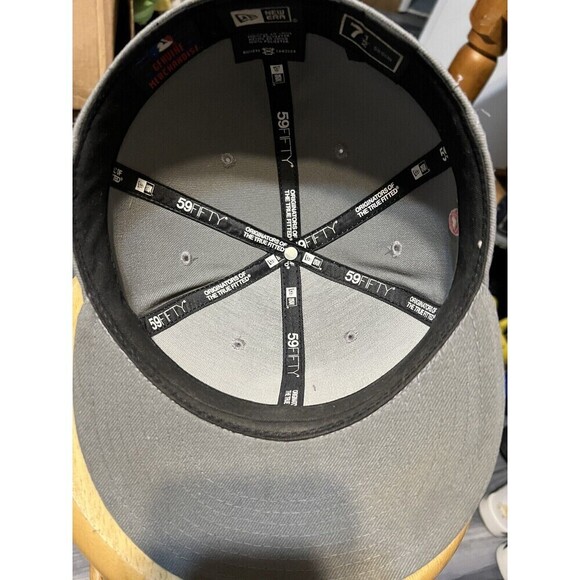 Boston Red Sox Gray Breast Cancer Awareness Fitted 7 1/2 Hat - Picture 5 of 6